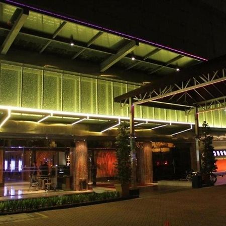 108 Hotel By Him Giacarta Esterno foto