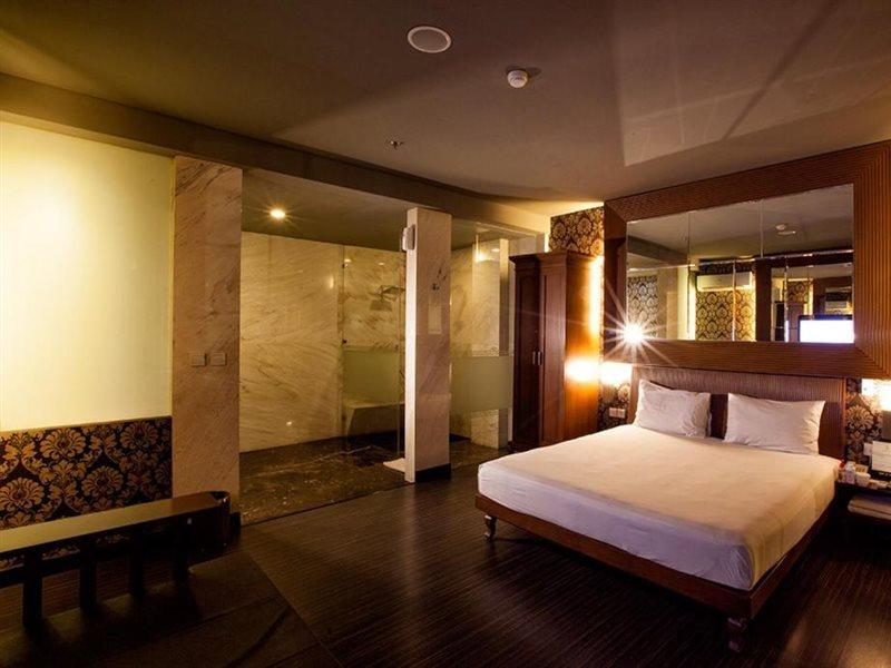 108 Hotel By Him Giacarta Esterno foto