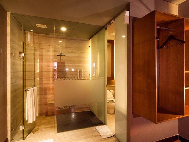 108 Hotel By Him Giacarta Esterno foto