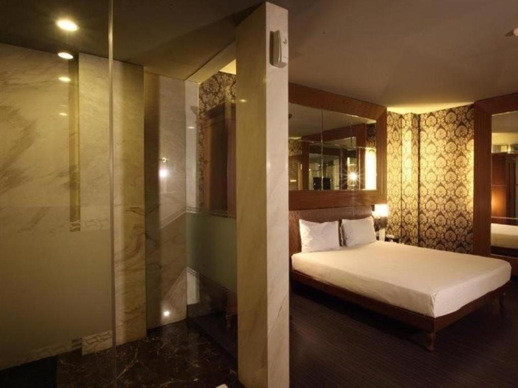 108 Hotel By Him Giacarta Esterno foto