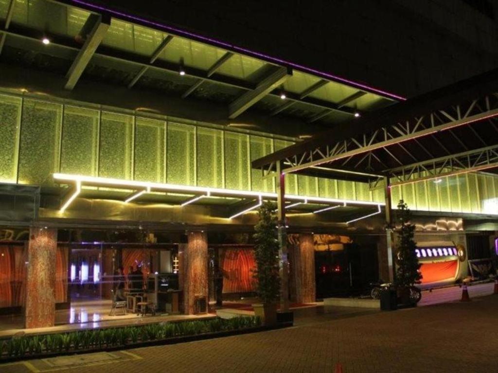 108 Hotel By Him Giacarta Esterno foto