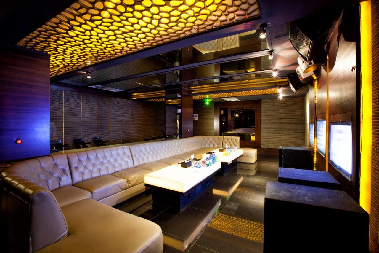 108 Hotel By Him Giacarta Esterno foto