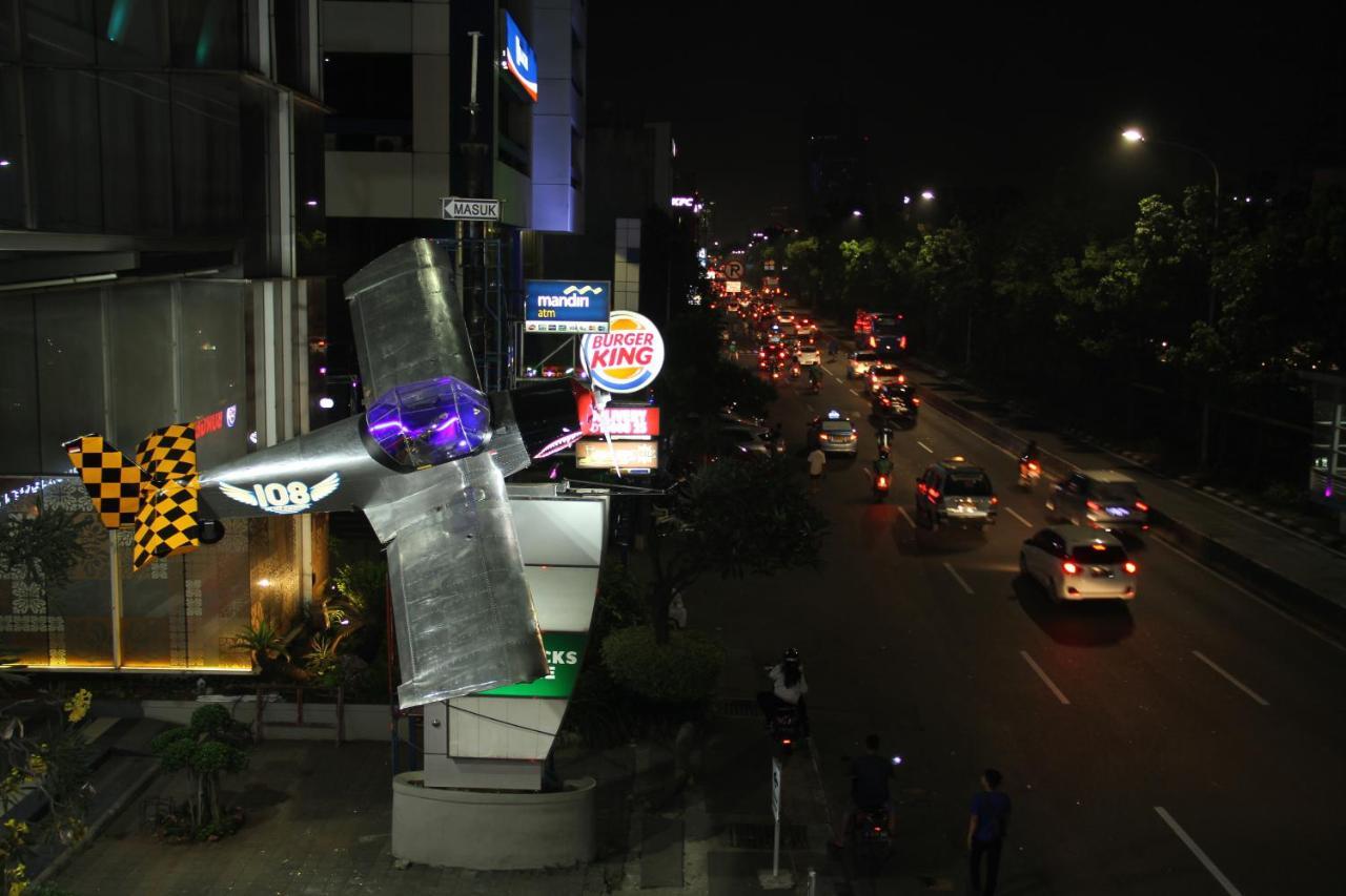 108 Hotel By Him Giacarta Esterno foto