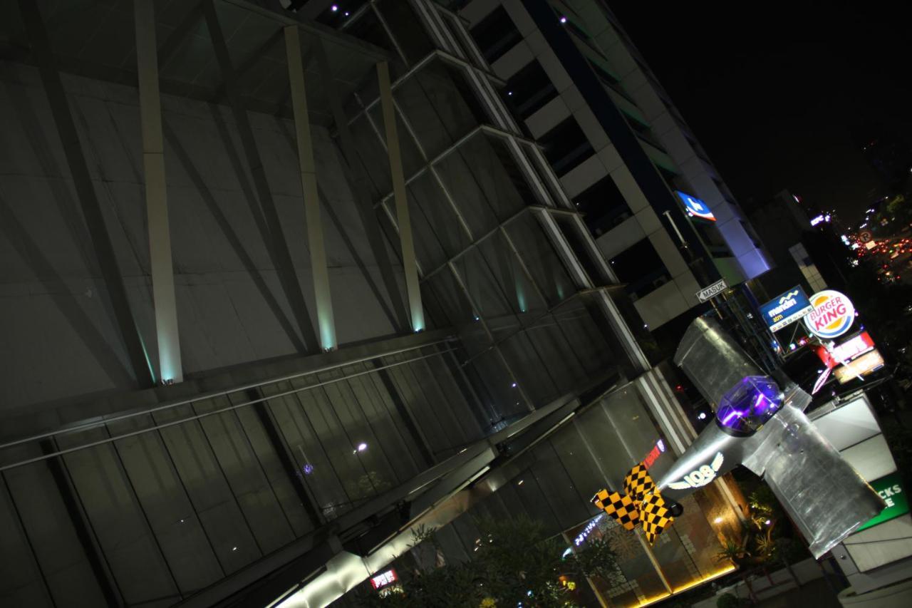 108 Hotel By Him Giacarta Esterno foto